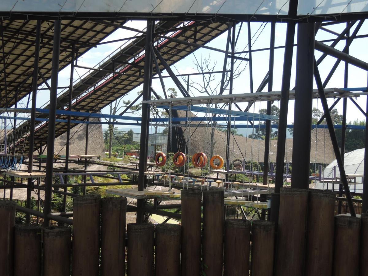 Semilir Glamping Hotel Semarang Exterior photo