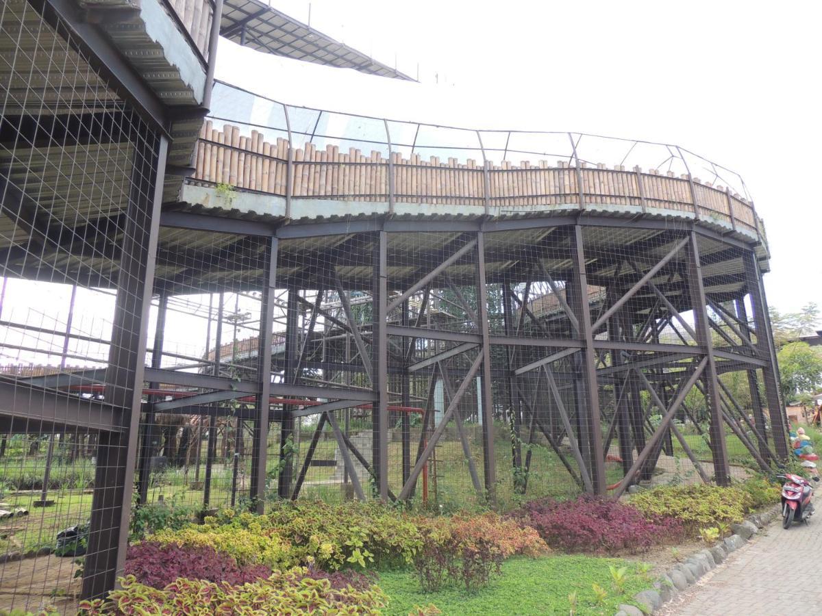 Semilir Glamping Hotel Semarang Exterior photo